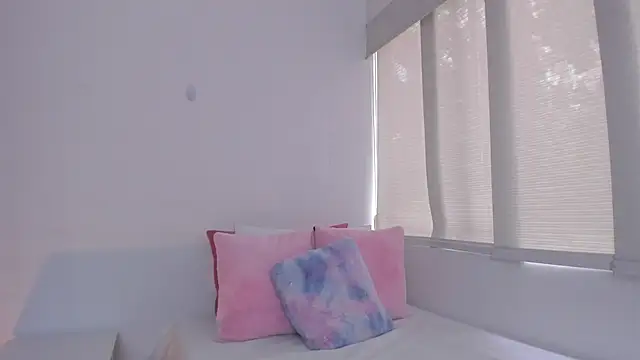 Snapshot of Brisa_blue chatting on 02/04/25, 04:39 Brisa blue online show from 02/04/25, 04:39