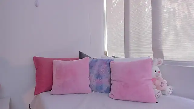 Snapshot of Brisa_blue chatting on 02/27/25, 04:21 Brisa blue online show from 02/27/25, 04:21