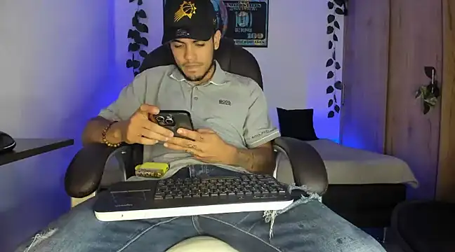 mikee scooth online show from 03/14/25, 02:31