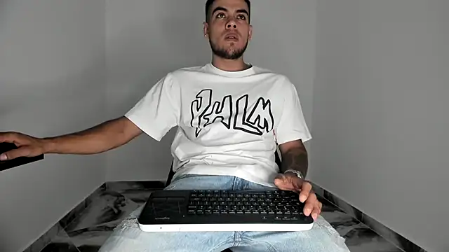 mikee scooth online show from 11/18/25, 04:43