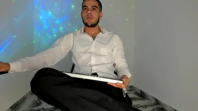 Snapshot of mikee_scooth chatting on 04/10/26, 10:06 mikee scooth online show from 04/10/26, 10:06