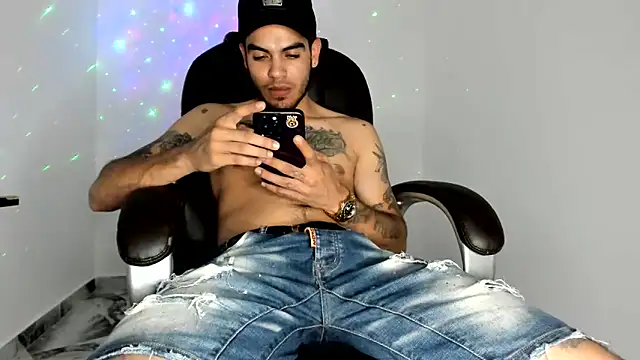 Snapshot of mikee_scooth chatting on 06/11/26, 08:28 mikee scooth online show from 06/11/26, 08:28