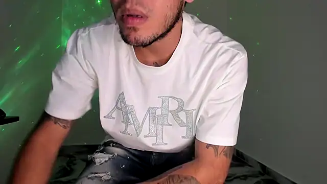 Snapshot of mikee_scooth chatting on 04/12/26, 05:00 mikee scooth online show from 04/12/26, 05:00