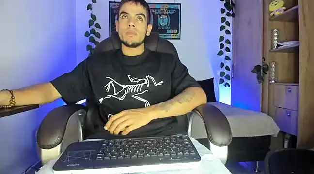 mikee scooth online show from 03/07/25, 03:29