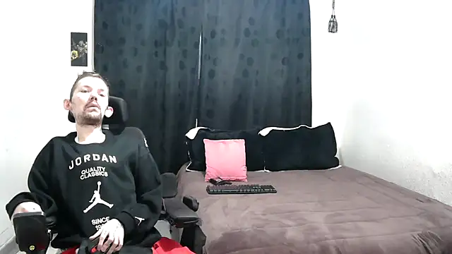 Sophia and Thomas online show from 02/22/25, 09:12