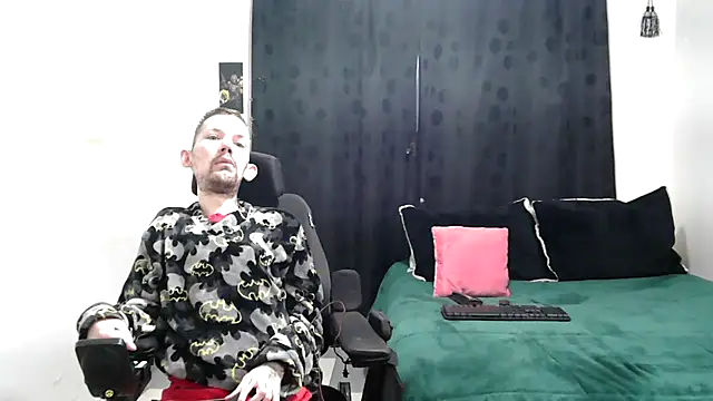 Sophia and Thomas online show from 03/18/25, 10:17