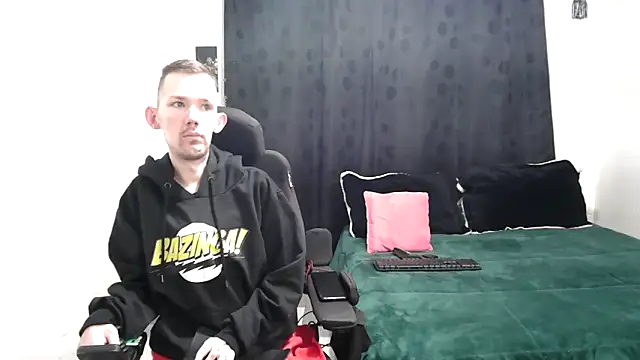 Sophia and Thomas online show from 03/06/25, 09:58