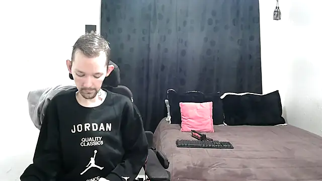 Sophia and Thomas online show from 02/21/25, 09:02