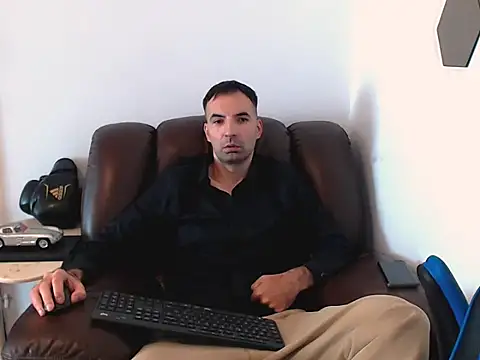 Leo 1617 online show from 10/10/25, 10:27