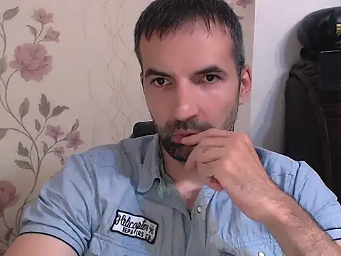 Snapshot of Leo_1617 chatting on 07/13/26, 07:24 Leo 1617 online show from 07/13/26, 07:24