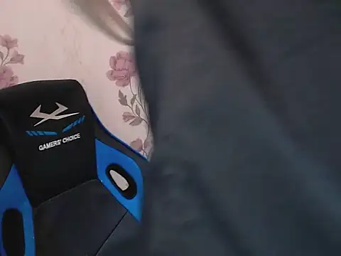 Leo 1617 online show from 10/24/25, 03:00