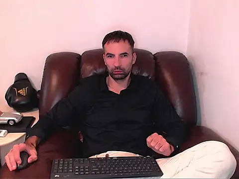 Leo 1617 online show from 10/19/25, 04:32