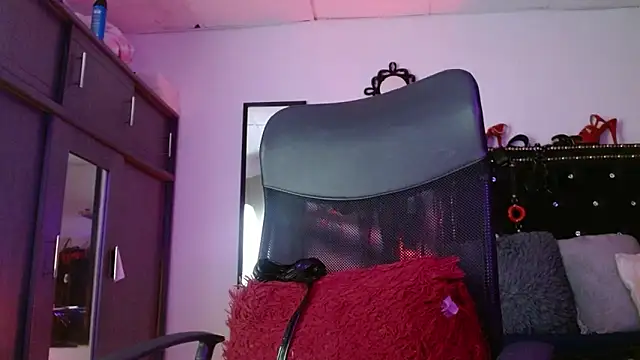 SamaraMartinez online show from 11/18/25, 11:02