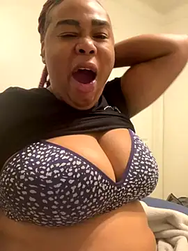 Snapshot of sexxycandyred chatting on 09/26/25, 03:02 sexxycandyred online show from 09/26/25, 03:02