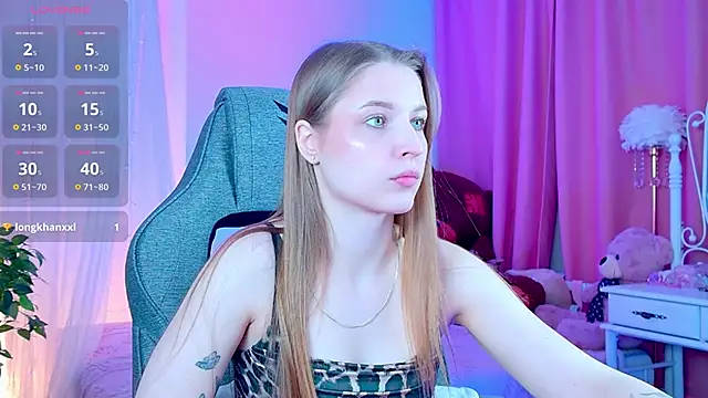 CuteMousee online show from 12/14/25, 09:15