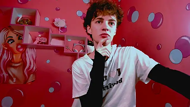 Snapshot of LukeSweet chatting on 12/04/25, 11:09 LukeSweet online show from 12/04/25, 11:09