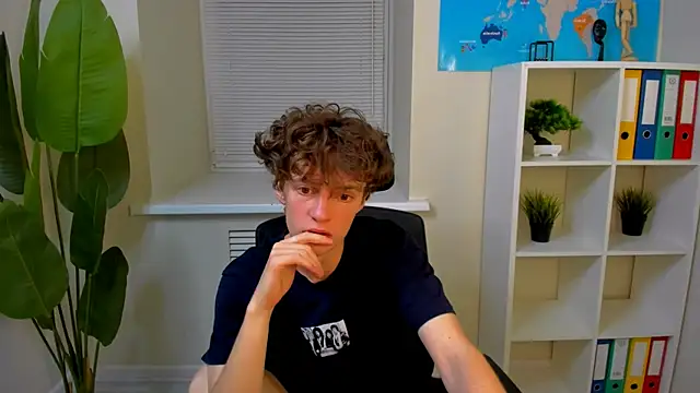 Snapshot of LukeSweet chatting on 06/24/26, 02:48 LukeSweet online show from 06/24/26, 02:48
