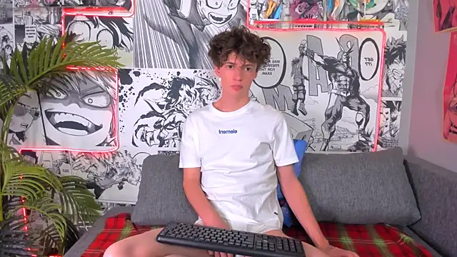 Snapshot of LukeSweet chatting on 06/19/26, 03:51 LukeSweet online show from 06/19/26, 03:51