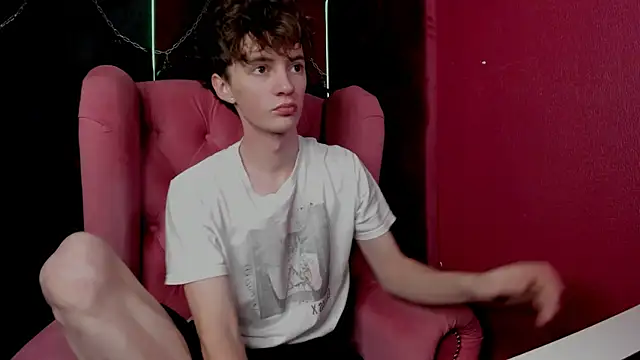 Snapshot of LukeSweet chatting on 11/28/25, 11:54 LukeSweet online show from 11/28/25, 11:54