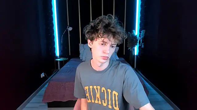 Snapshot of LukeSweet chatting on 07/08/26, 04:18 LukeSweet online show from 07/08/26, 04:18