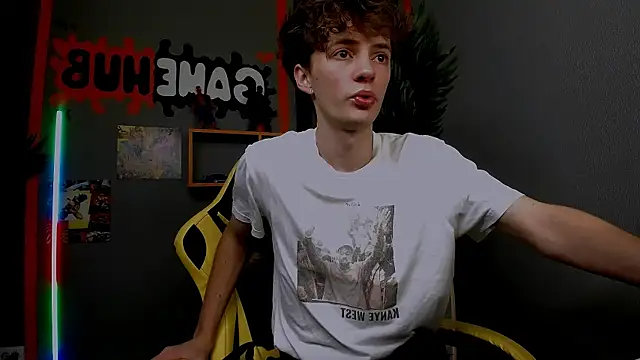 Snapshot of LukeSweet chatting on 12/02/25, 10:50 LukeSweet online show from 12/02/25, 10:50