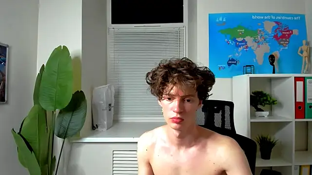 Snapshot of LukeSweet chatting on 07/15/26, 04:47 LukeSweet online show from 07/15/26, 04:47