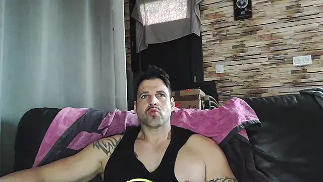 Snapshot of XxBigboybandxX chatting on 02/12/26, 01:44 XxBigboybandxX online show from 02/12/26, 01:44