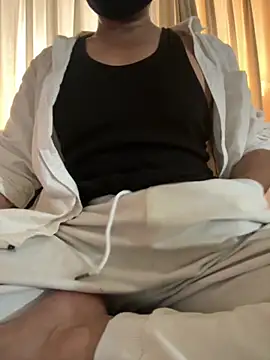 Snapshot of sxssxssxs@xh chatting on 10/13/25, 04:03 sxssxssxsxh online show from 10/13/25, 04:03