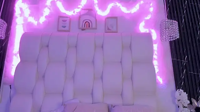 MelodiLovee  online show from 04/09/26, 03:51