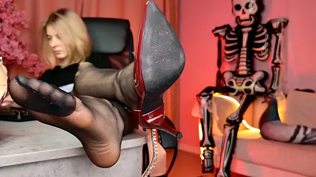 TinaDavil online show from 10/21/25, 10:47