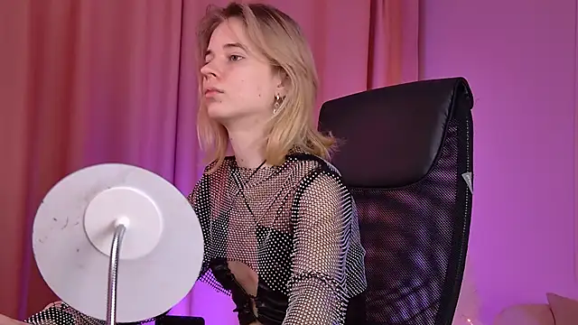 TinaDavil online show from 12/20/25, 09:12