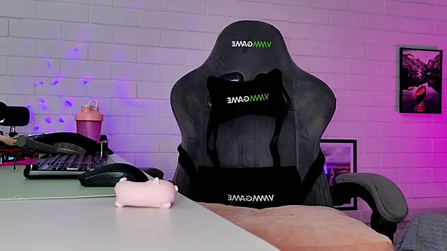 TinaDavil online show from 03/19/26, 01:11