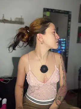 Snapshot of Ginger_Foxy chatting on 05/29/26, 10:05 Ginger Foxy online show from 05/29/26, 10:05