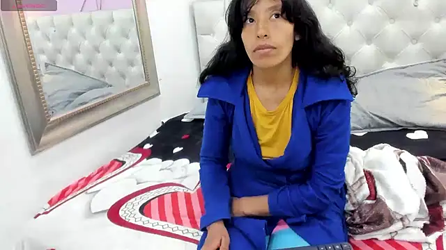 karolinee 66  online show from 05/08/26, 04:38