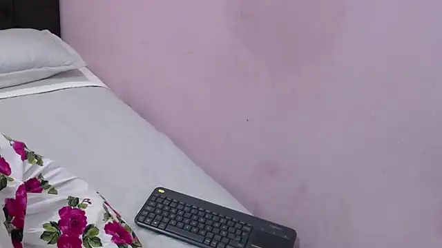 Snapshot of karolinee_66_ chatting on 01/14/26, 07:17 karolinee 66 online show from 01/14/26, 07:17