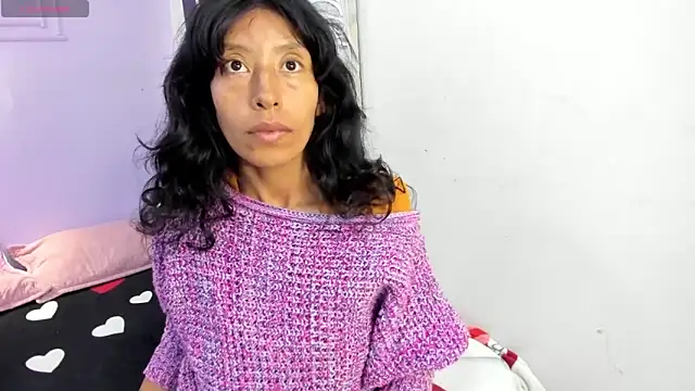 karolinee 66  online show from 12/04/25, 03:27