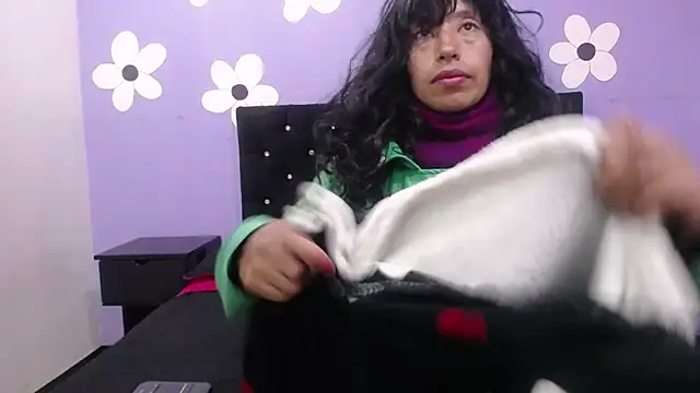 Snapshot of karolinee_66_ chatting on 03/01/26, 04:23 karolinee 66 online show from 03/01/26, 04:23