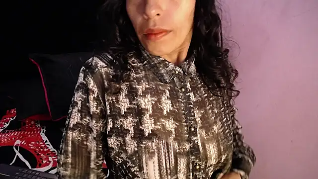 karolinee 66  online show from 11/12/25, 04:38