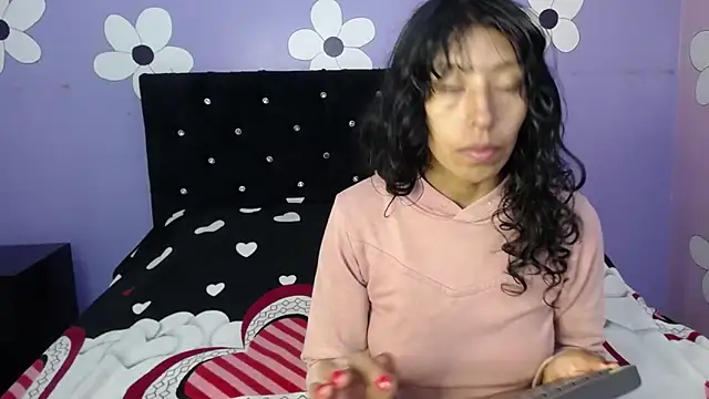 Snapshot of karolinee_66_ chatting on 02/27/26, 04:23 karolinee 66 online show from 02/27/26, 04:23