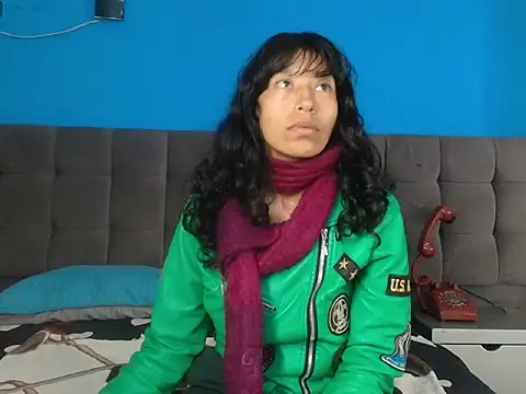 karolinee 66  online show from 03/19/26, 04:12