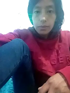 Snapshot of karolinee_66_ chatting on 12/15/24, 04:29 karolinee 66 online show from 12/15/24, 04:29
