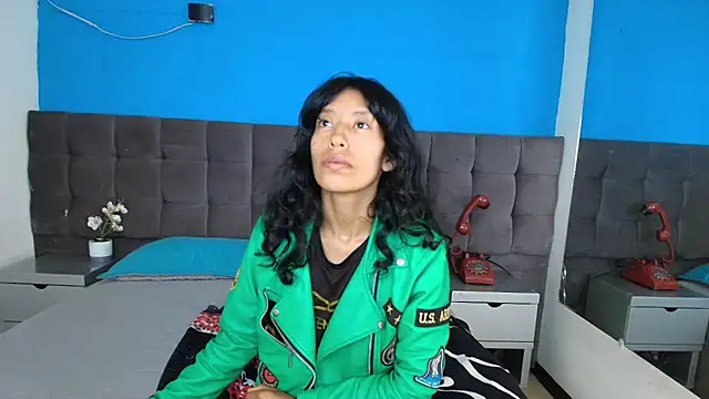 karolinee 66  online show from 03/29/26, 04:14