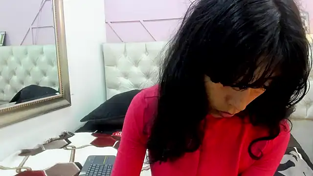 karolinee 66  online show from 04/14/26, 04:17