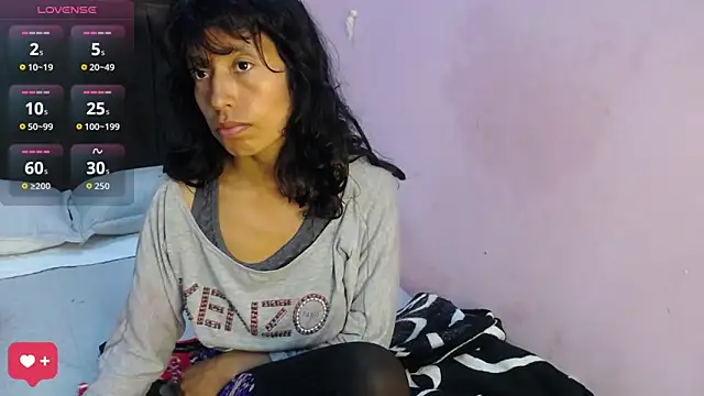 Snapshot of karolinee_66_ chatting on 01/05/26, 05:27 karolinee 66 online show from 01/05/26, 05:27