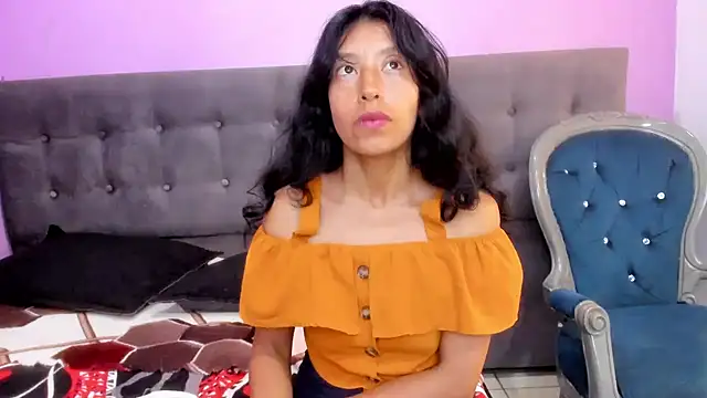 karolinee 66  online show from 06/04/26, 04:28