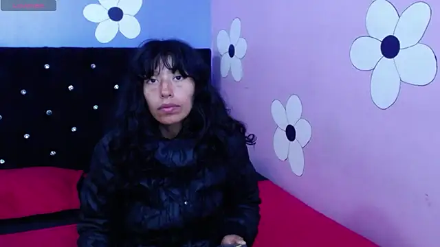 Snapshot of karolinee_66_ chatting on 02/22/26, 04:37 karolinee 66 online show from 02/22/26, 04:37