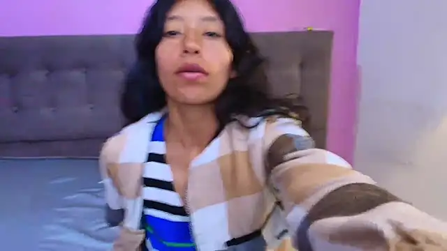 Snapshot of karolinee_66_ chatting on 06/17/26, 03:28 karolinee 66 online show from 06/17/26, 03:28