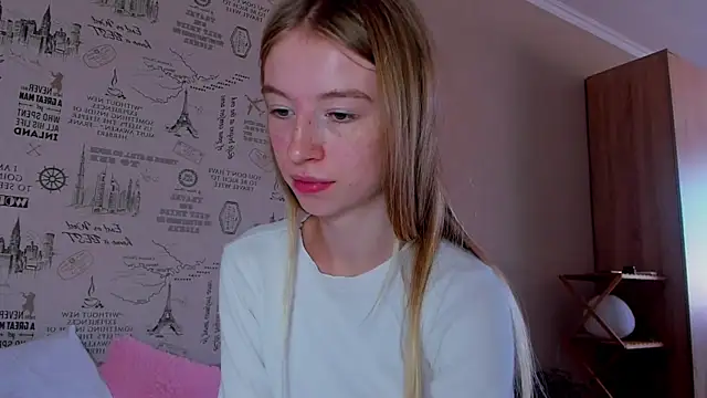 Snapshot of minidivaa_ chatting on 10/02/25, 09:23 minidivaa online show from 10/02/25, 09:23