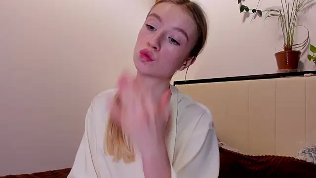 Snapshot of minidivaa_ chatting on 11/15/25, 09:19 minidivaa online show from 11/15/25, 09:19