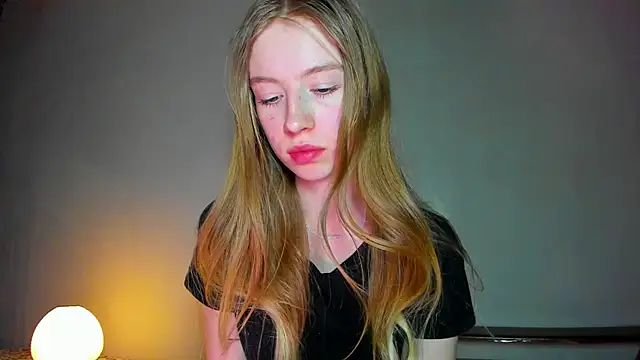 minidivaa  online show from 04/08/26, 07:59